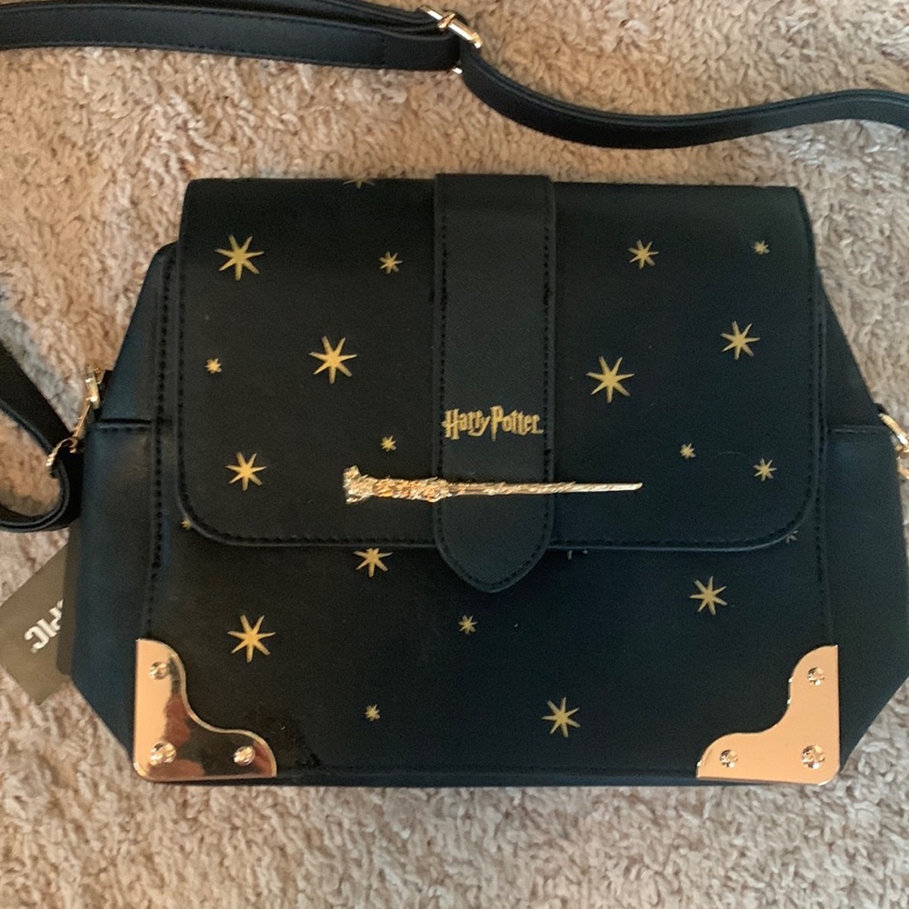 NWT. Harry Potter purse.